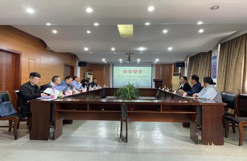 泰州市市場(chǎng)監管局領(lǐng)導來(lái)華金集團調研指導“正版正貨”示范街區工作